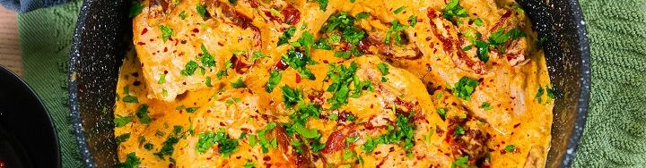 Курица со сливочным соусом из вяленых помидоров