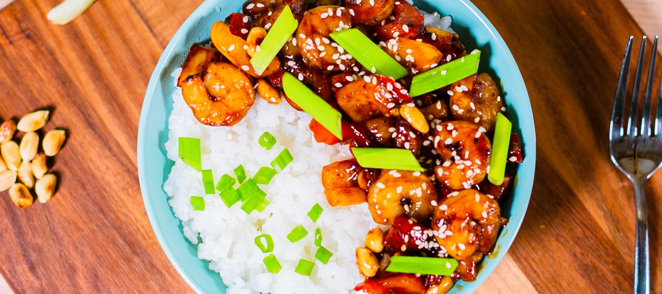 Креветки кунг-пао с рисом