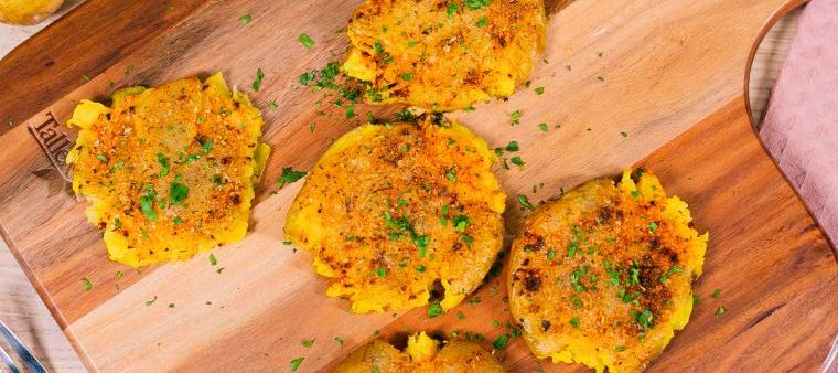 Хрустящий давленный картофель в духовке