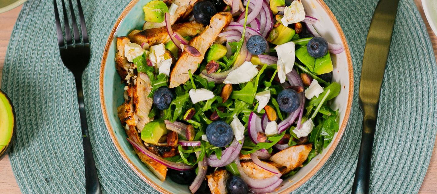 Салат с курицей в медово-горчичном соусе