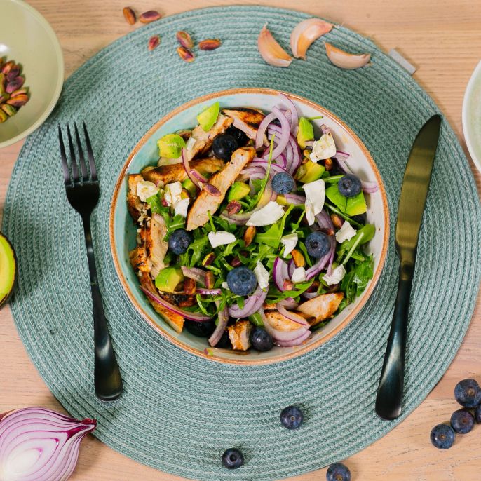 Салат с курицей в медово-горчичном соусе