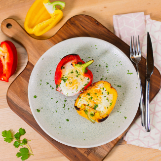 Запечённые куриные яйца в перцах