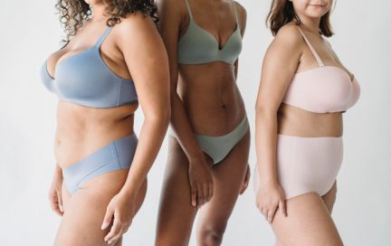 Упражнения от складок на спине