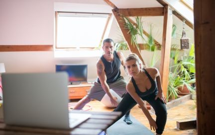 Жиросжигающая тренировка в домашних условиях: упражнения, которые помогут похудеть за 20 минут в день