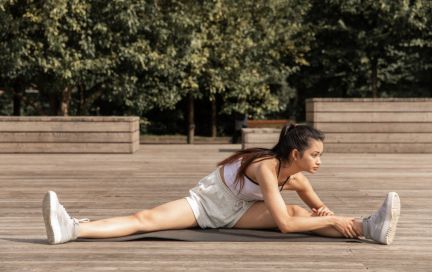 Как научиться делать вертикальный шпагат: упражнения и техника