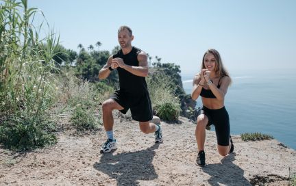 Упражнения на выпады назад: техника выполнения и тренировка мышц