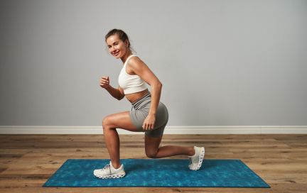 Как правильно делать выпады: виды, техника выполнения и польза для тела