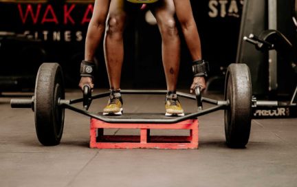 Становая тяга в домашних условиях для мужчин и девушек