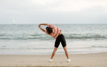 Упражнения для растяжки спины в домашних условиях