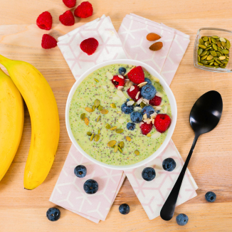 Смузи-боул со шпинатом и манго