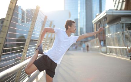 Эффективная утренняя зарядка для мужчин: лучшие упражнения и советы