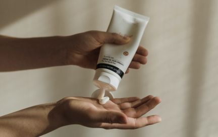 Уход за жирной кожей лица: баланс увлажнения и здоровья