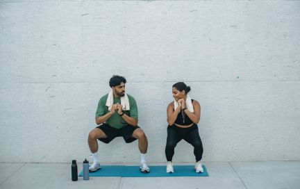 Упражнение стульчик — секрет стройности ног и красивых ягодиц