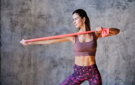 Упражнения с резинкой для рук