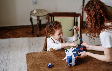 Что подарить ребёнку на 23 февраля, и это не гаджет — делимся идеями