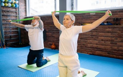 Как сохранить молодость шеи и подбородка — упражнения от брылей