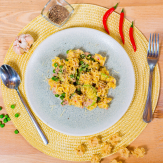 Сливочная паста с тунцом и овощами