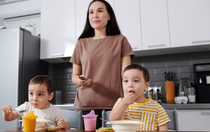 Как просмотр контента за едой вредит детям и взрослым