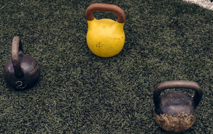 Упражнения с гирями в домашних условиях