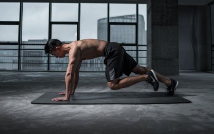 Бёрпи с выходом на турник — упражнение для крутых профессионалов