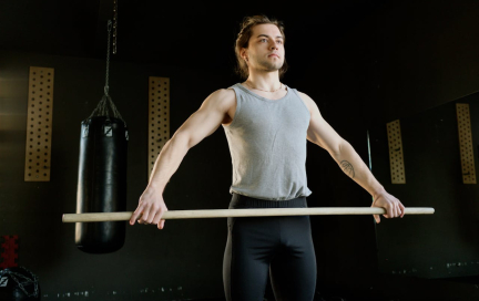 Упражнения с гимнастической палкой для ровной осанки и здорового позвоночника