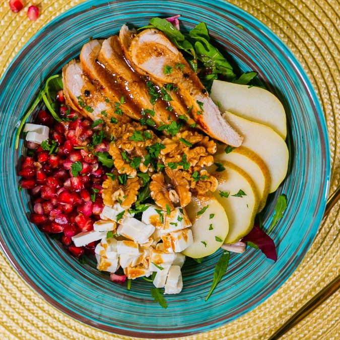 Салат с курицей и гранатом