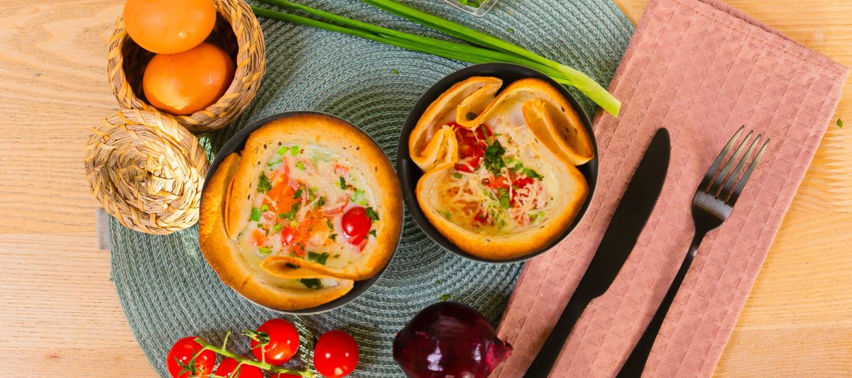 Запечённые куриные яйца в тортильи