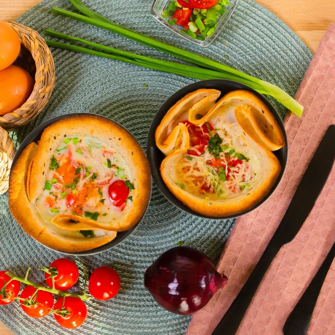 Запечённые куриные яйца в тортильи