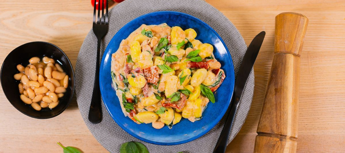 Ньоки с вялеными помидорами и шпинатом