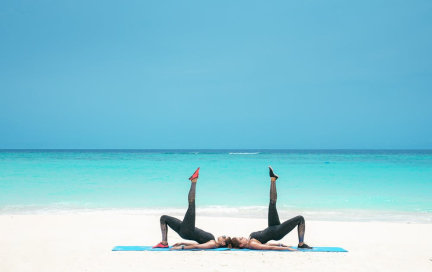 Парная йога: укрепите тело и отношения — получите двойную порцию пользы