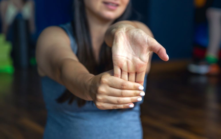 Здоровье суставов — почему хрустят пальцы