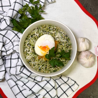 Зелёная гречка с соусом из петрушки