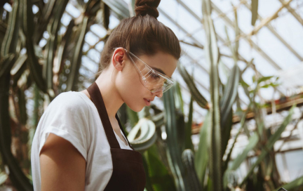 Подготовка к дачному сезону: как защитить глаза от травм и химикатов