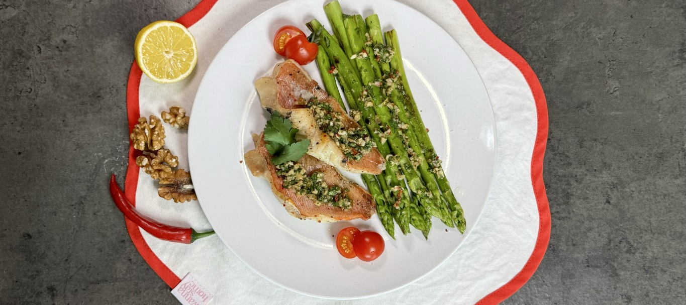 Спаржа по-грузински с белой рыбой