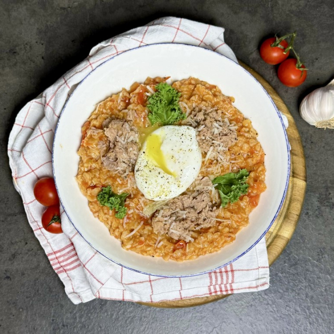 Томатная овсянка с тунцом