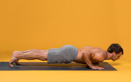 Сместите руки на 10 см — всего одна правка в узких отжиманиях заставит ваш трицепс расти