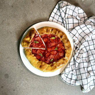 Галета с клубникой