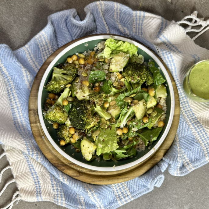 Салат с брокколи и кабачком