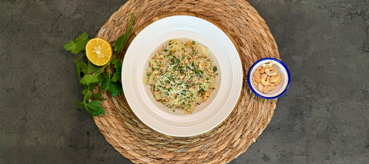 Запеченная капуста с сыром и орехами