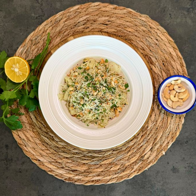 Запеченная капуста с сыром и орехами