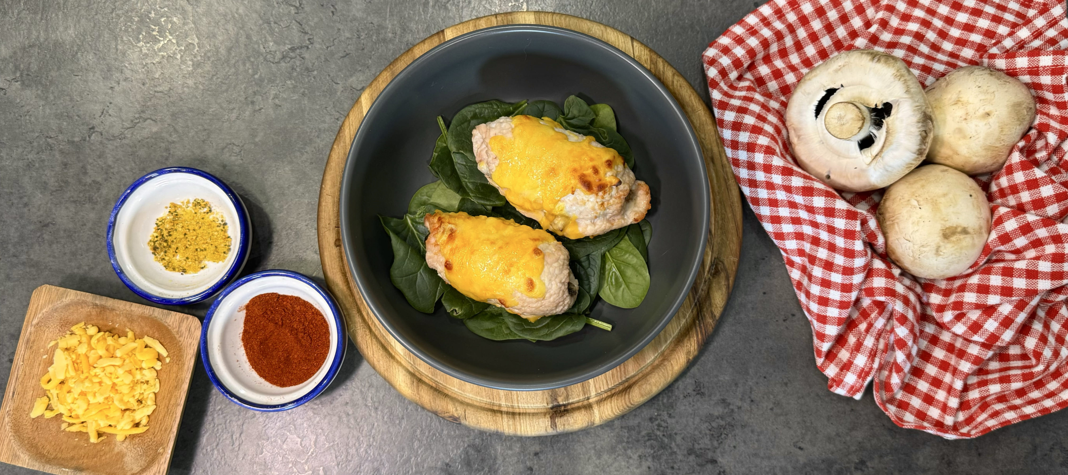 Рулетики из индейки со шпинатом и фетой