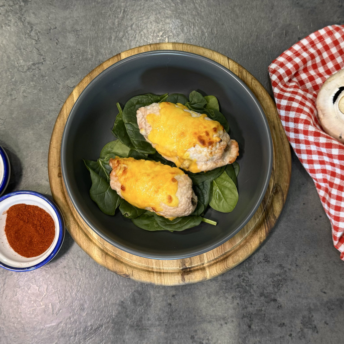 Рулетики из индейки со шпинатом и фетой