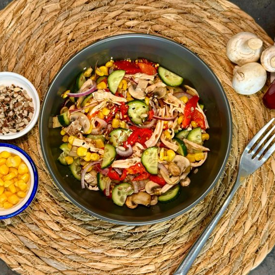 Салат с индейкой и печеным перцем